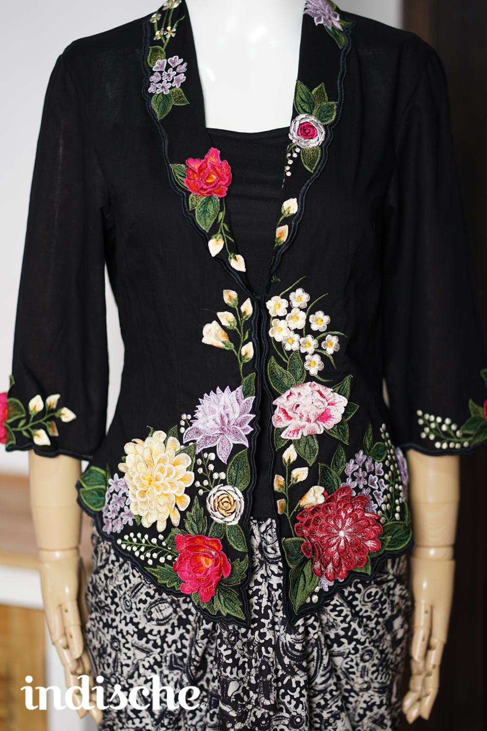 Wild Garden Kebaya in Black
