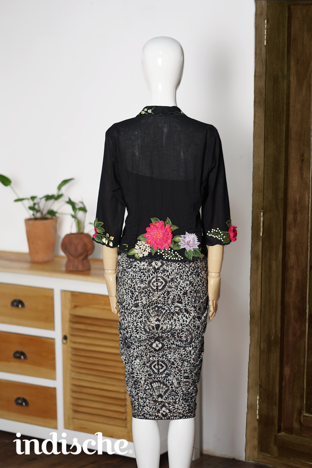 Wild Garden Kebaya in Black