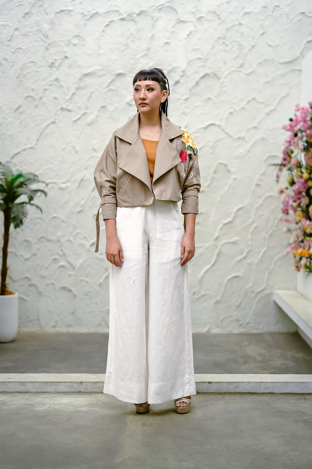 Little Garden Cropped Jacket in Flat Embroidery