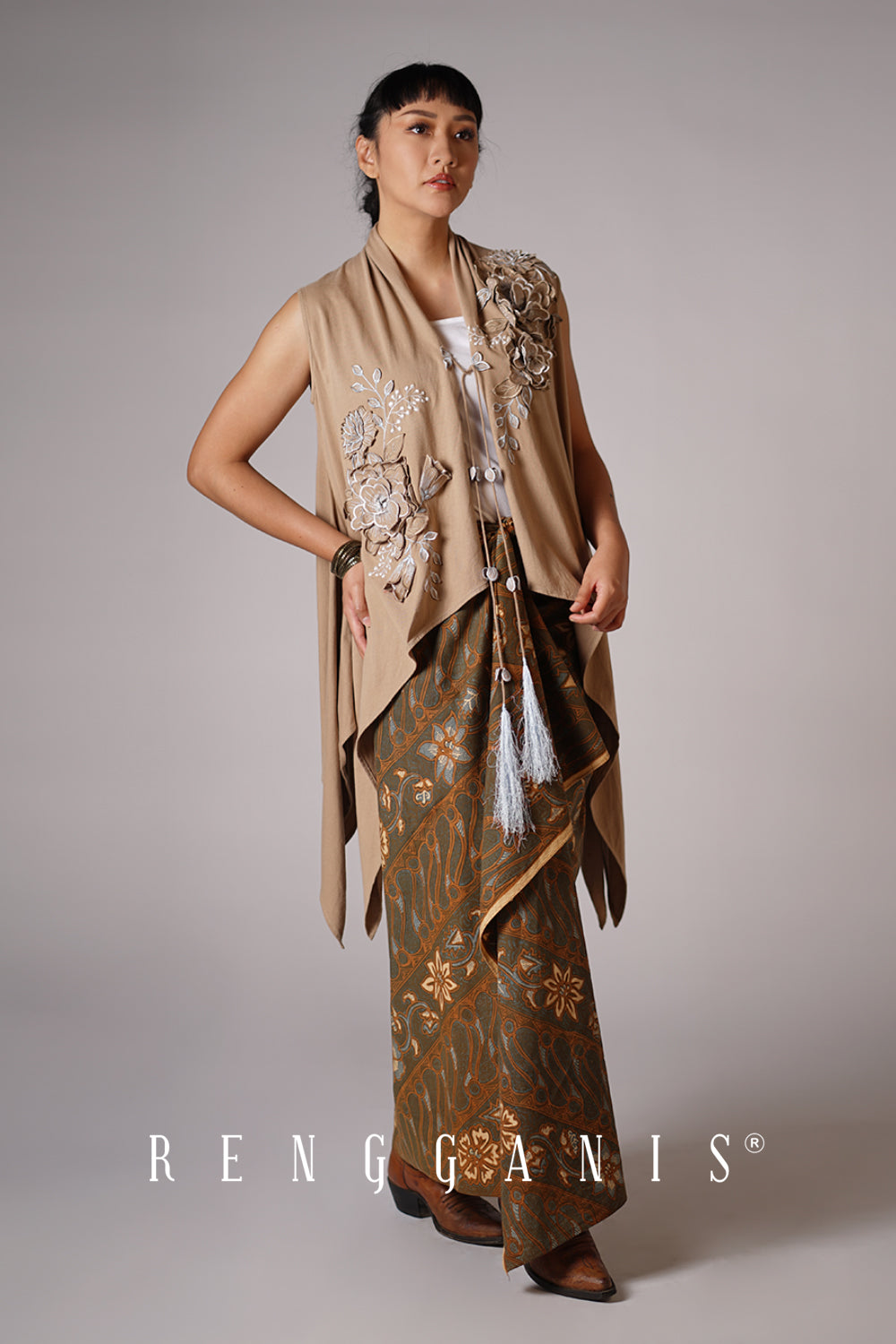 Lotus Sleeveless Outer