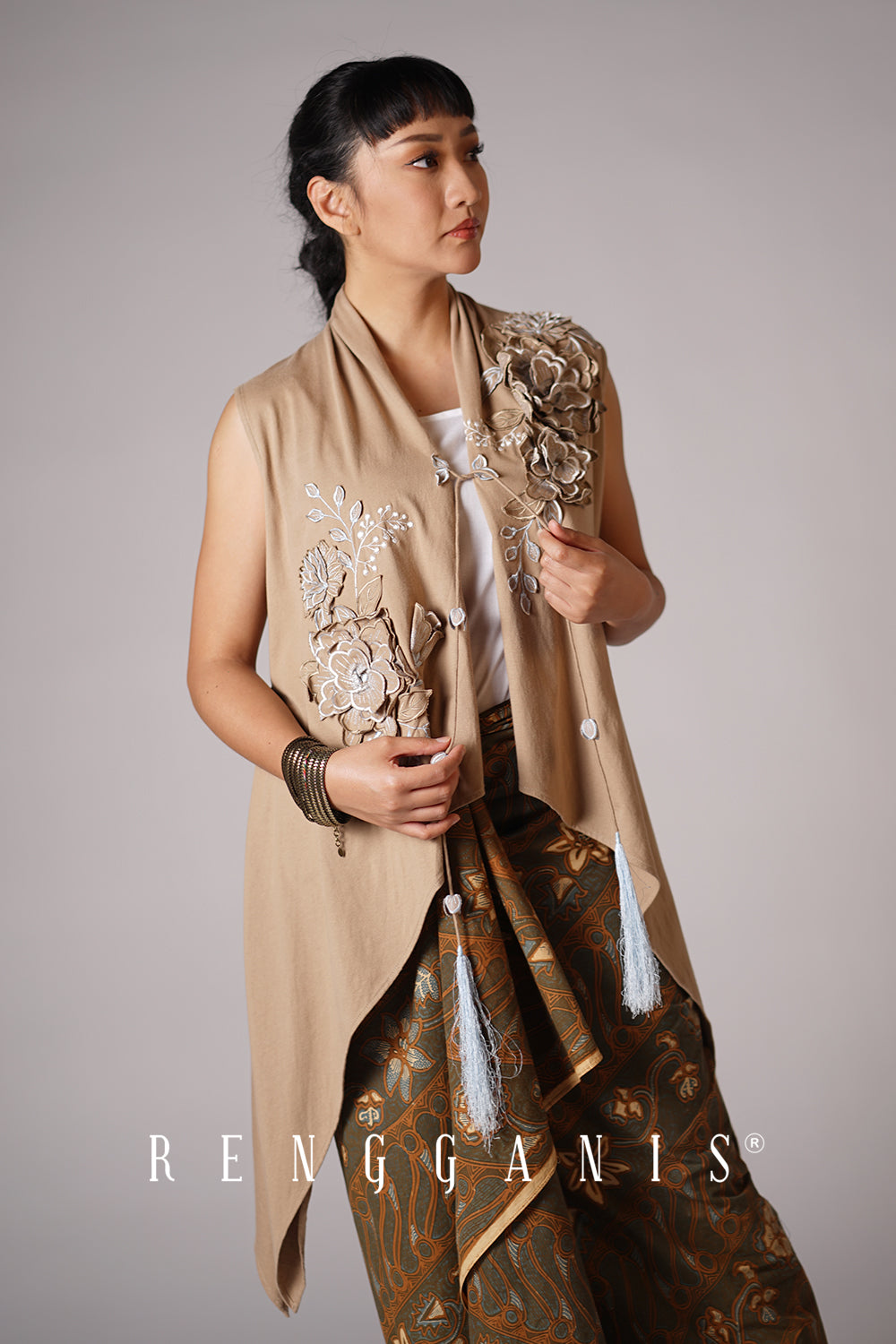Lotus Sleeveless Outer