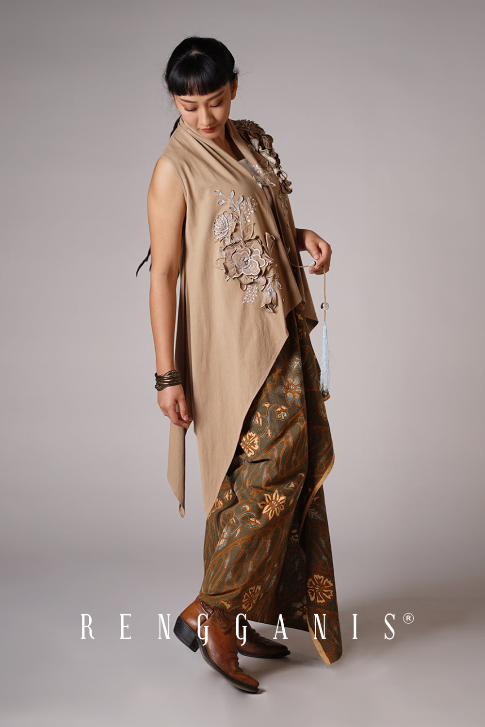 Lotus Sleeveless Outer
