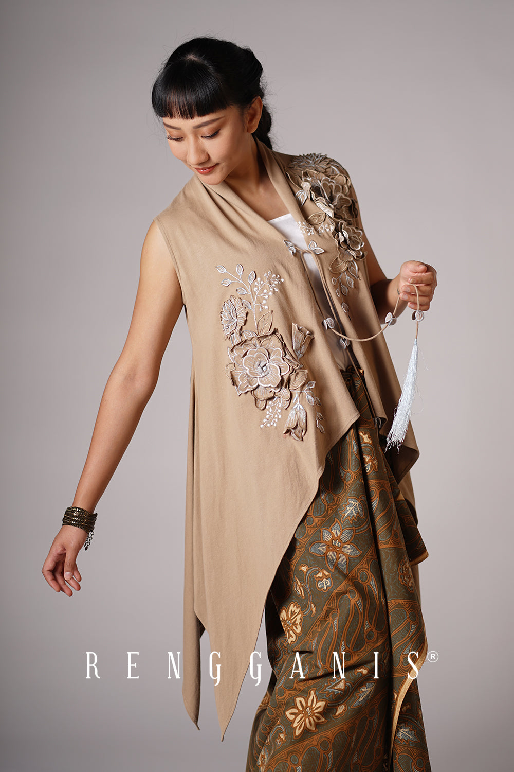 Lotus Sleeveless Outer