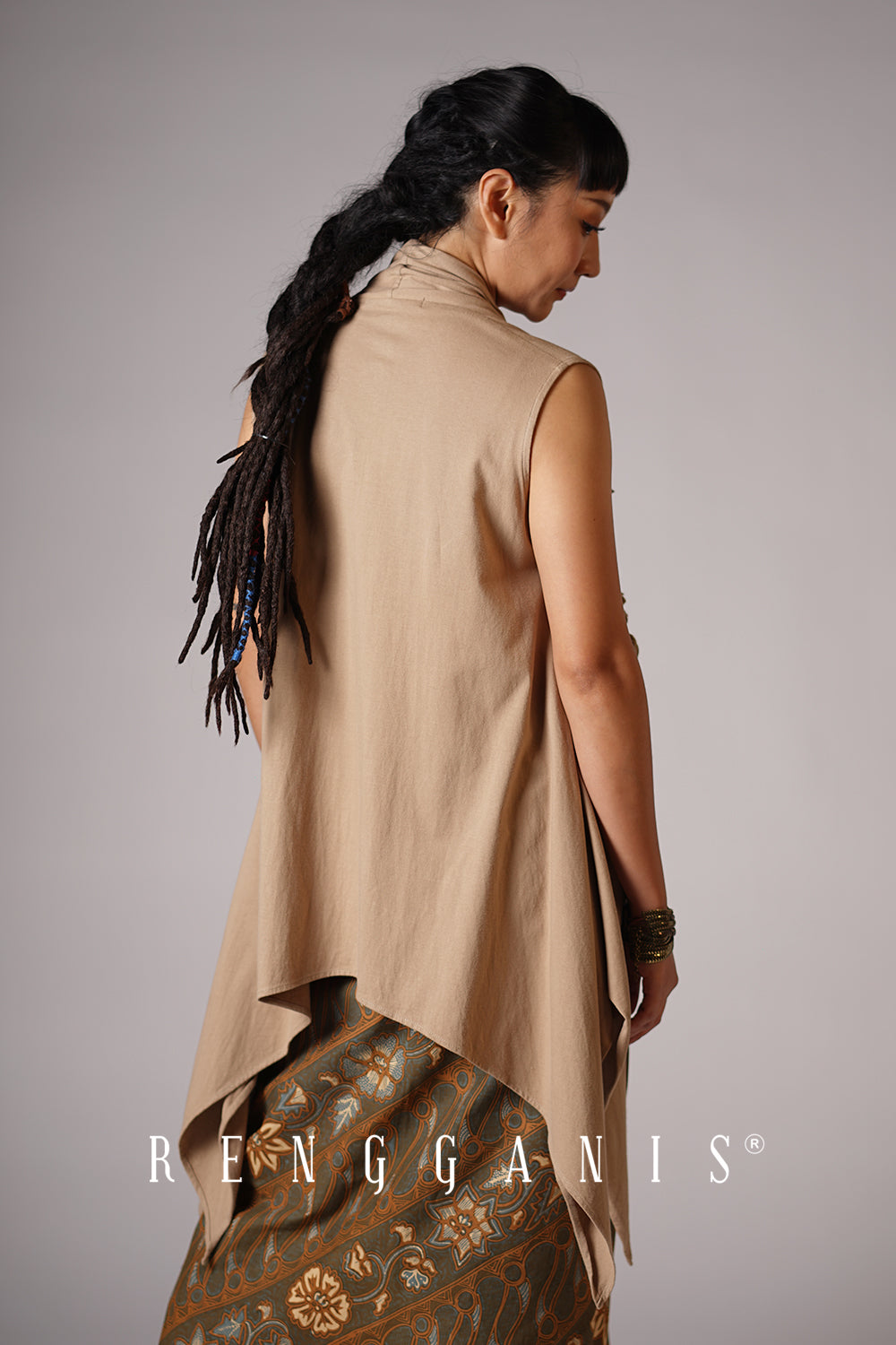 Lotus Sleeveless Outer