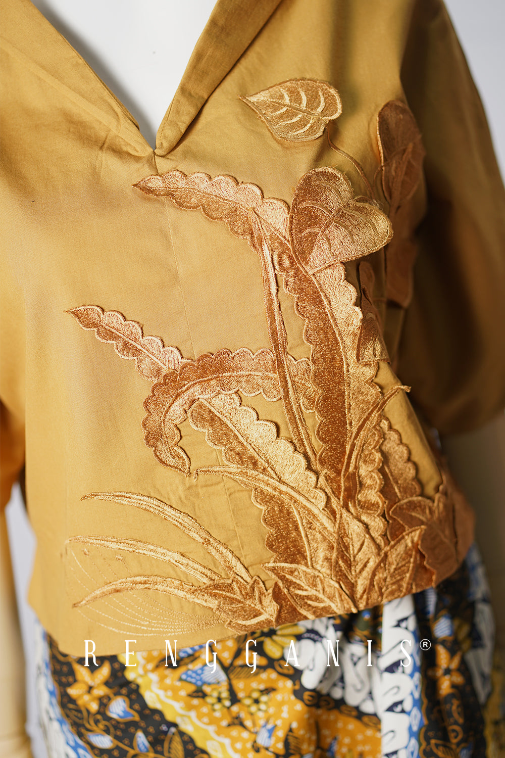 Aiko in Gold