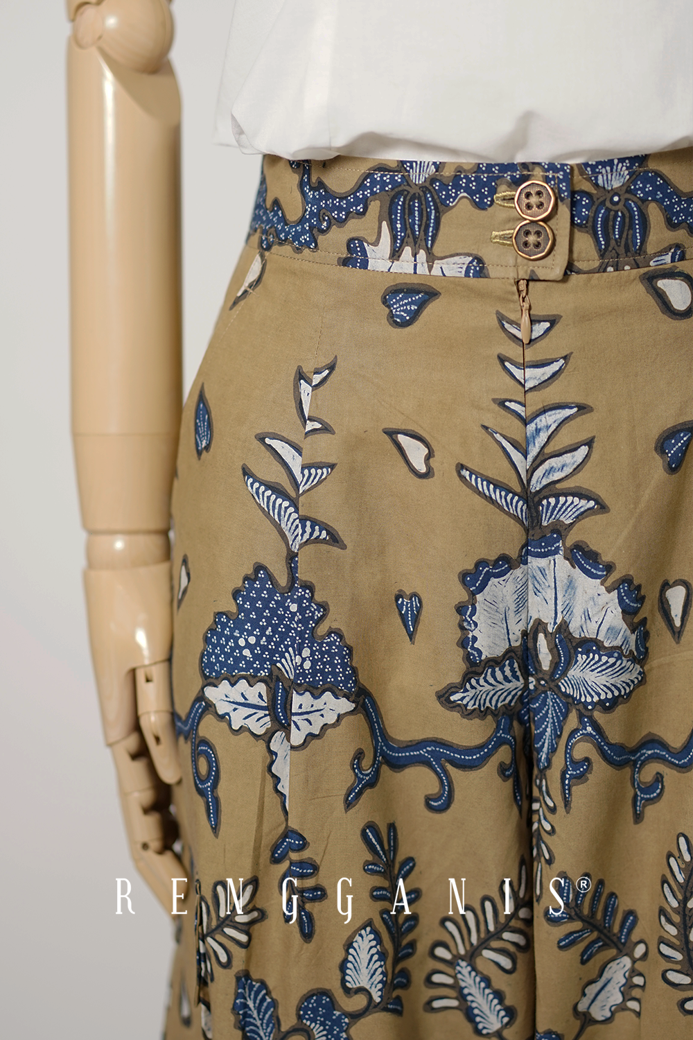 Batik Cargo Capri Pants