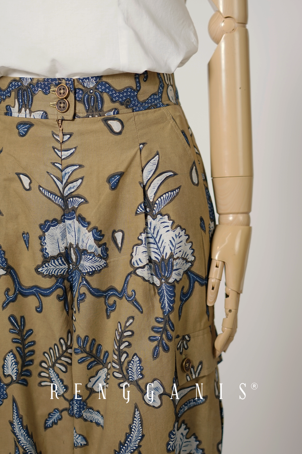 Batik Cargo Capri Pants