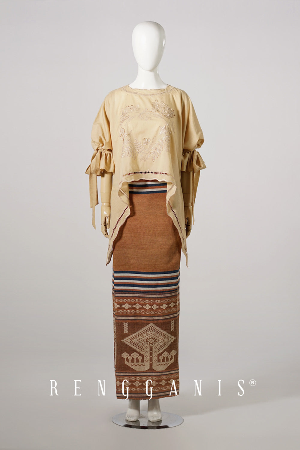 Garland with Small Neckline in Oat Brown