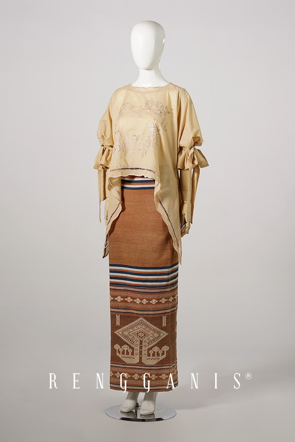 Garland with Small Neckline in Oat Brown