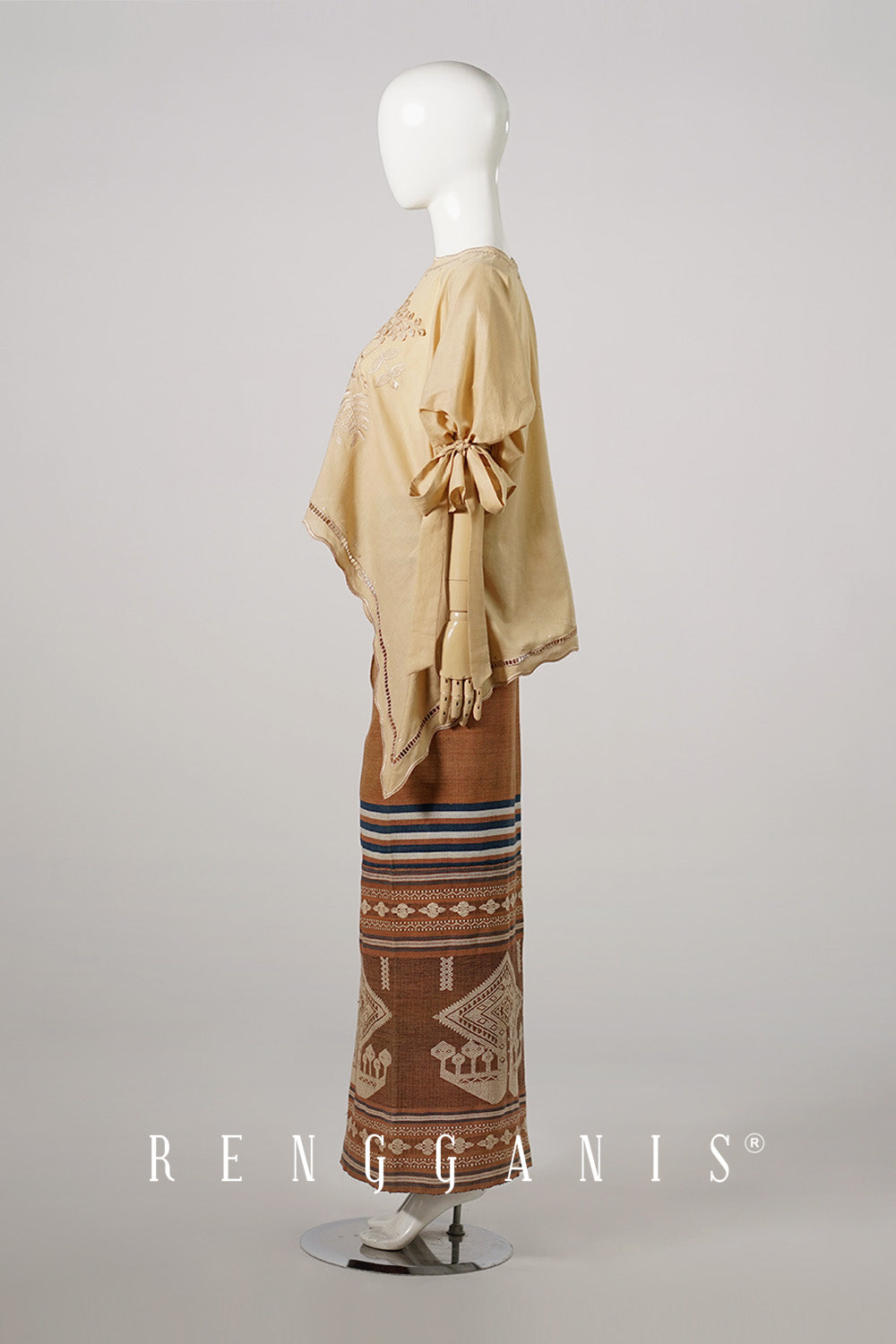 Garland with Small Neckline in Oat Brown
