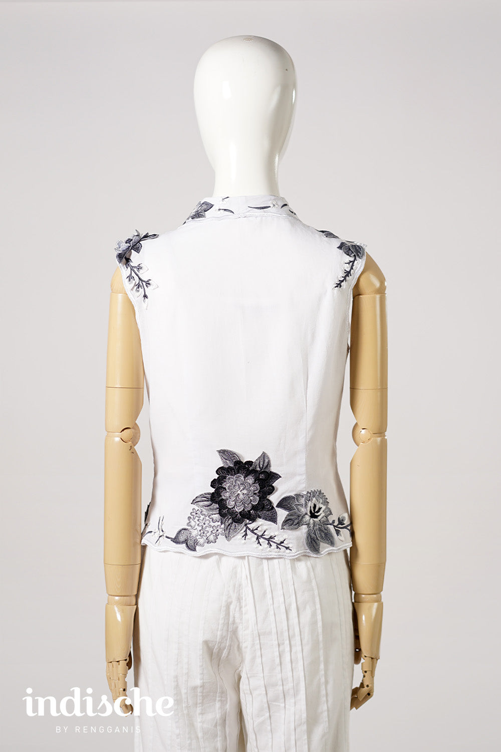 Sleeveless Wild Garden Kebaya in Monochromatic Black & White