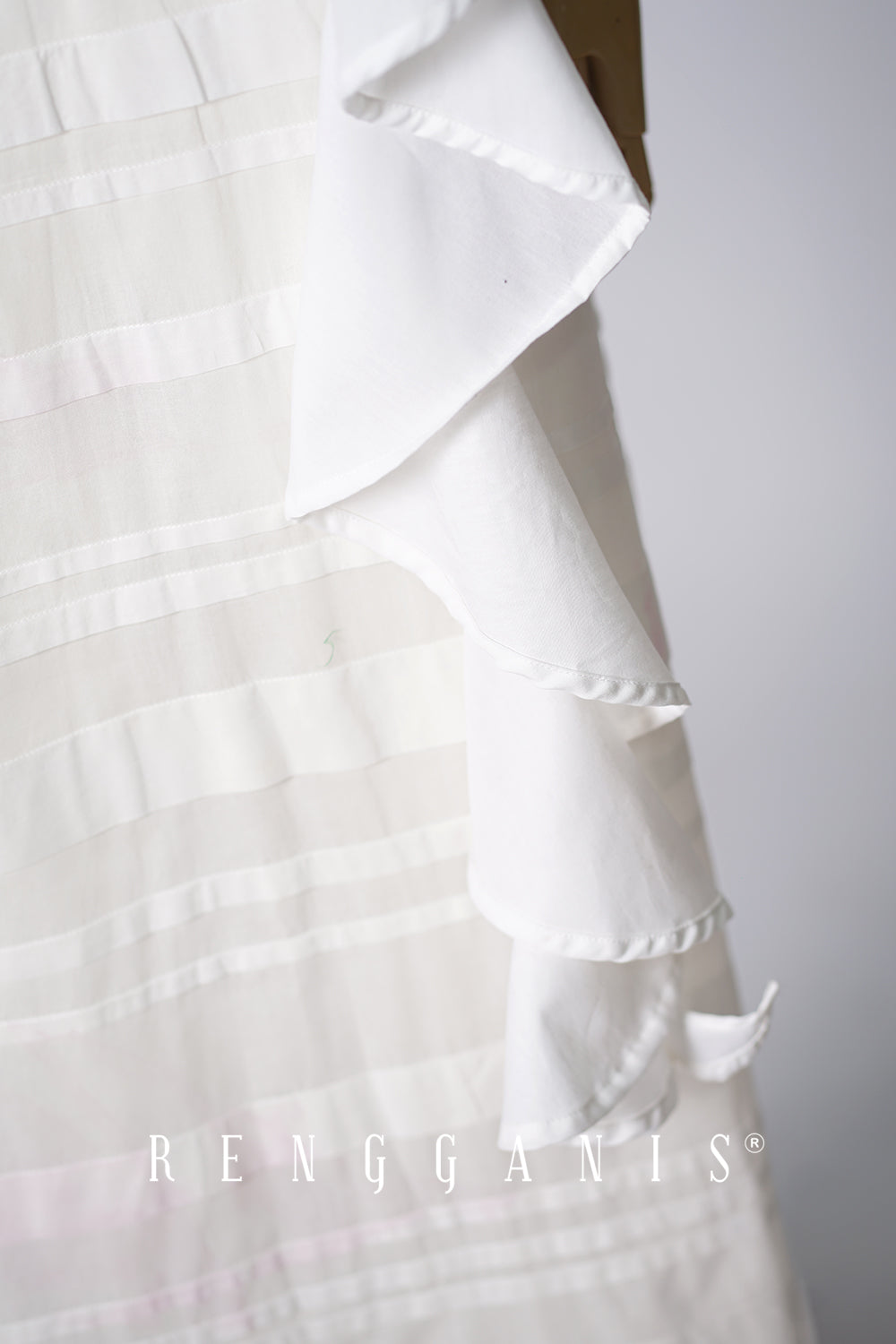 Ombak Top in Broken White