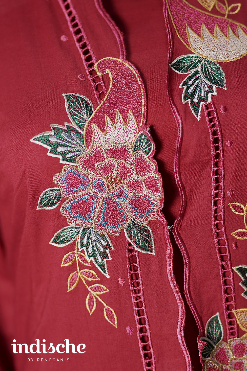 Ajeng in Maroon