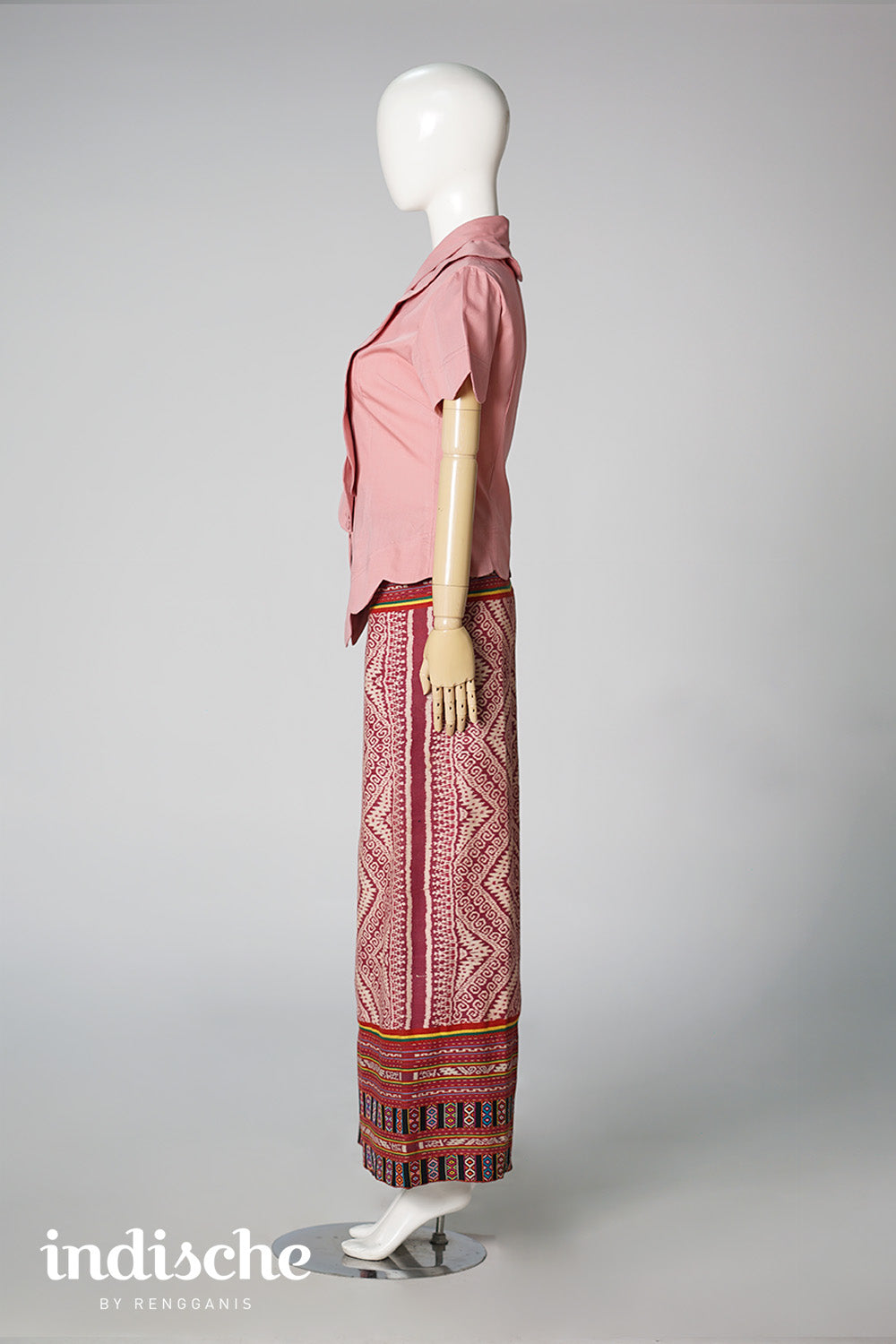 Scallop Short Sleeved Kebaya in Dusty Pink