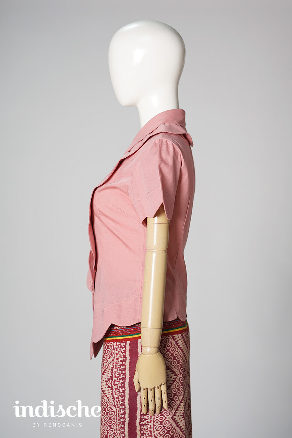 Scallop Short Sleeved Kebaya in Dusty Pink