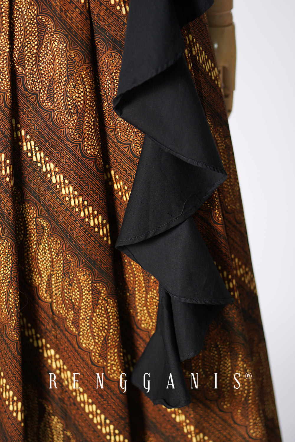 Ombak Top in Black