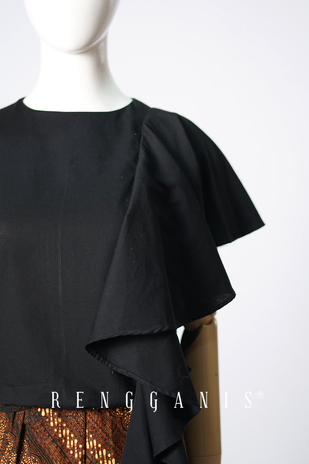Ombak Top in Black