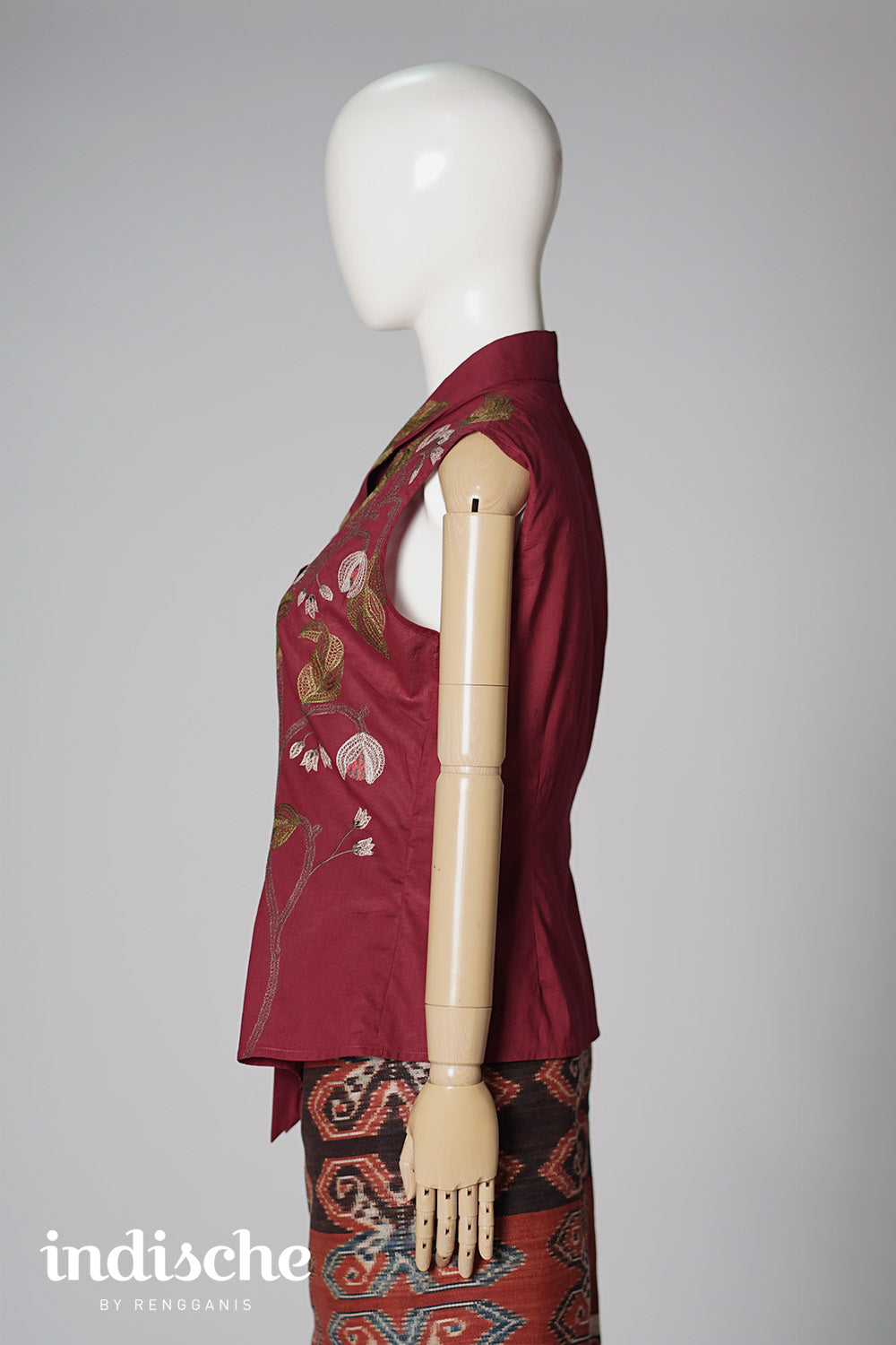 Sleeveless Kebaya Kartini Pala in Maroon