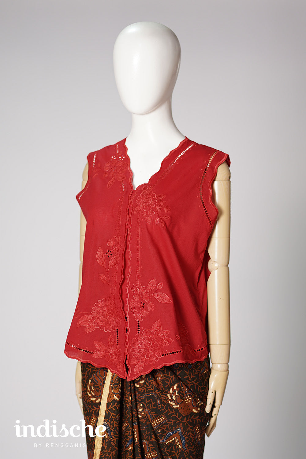 Dahlia Sleeveless Kebaya in Red