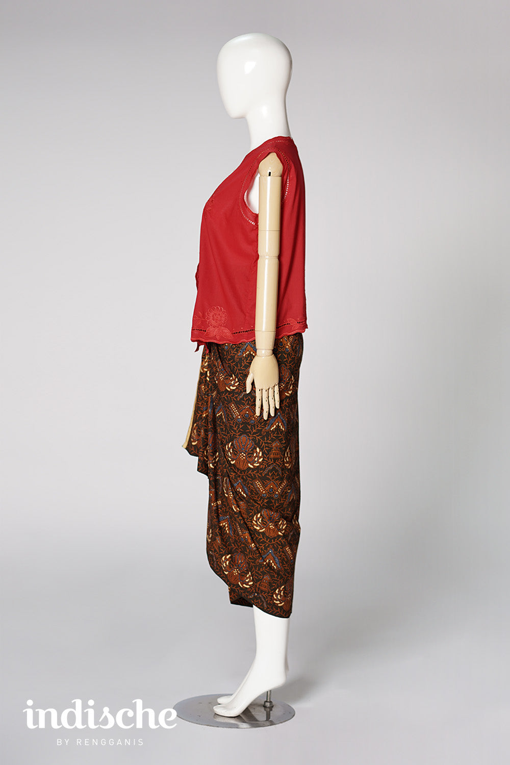 Dahlia Sleeveless Kebaya in Red