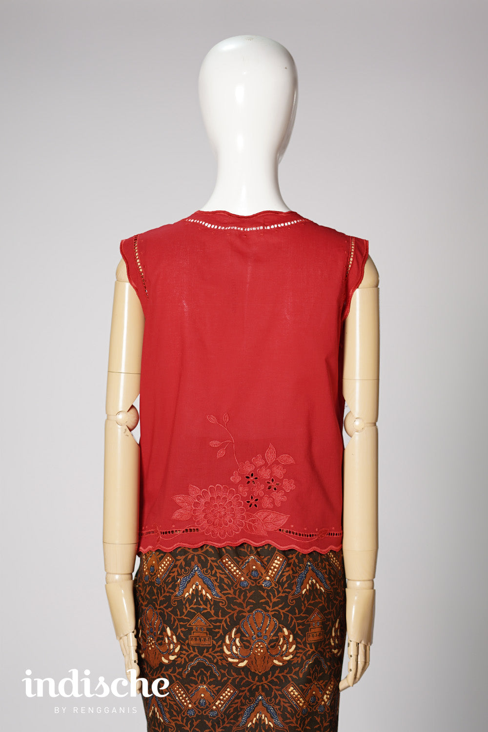 Dahlia Sleeveless Kebaya in Red