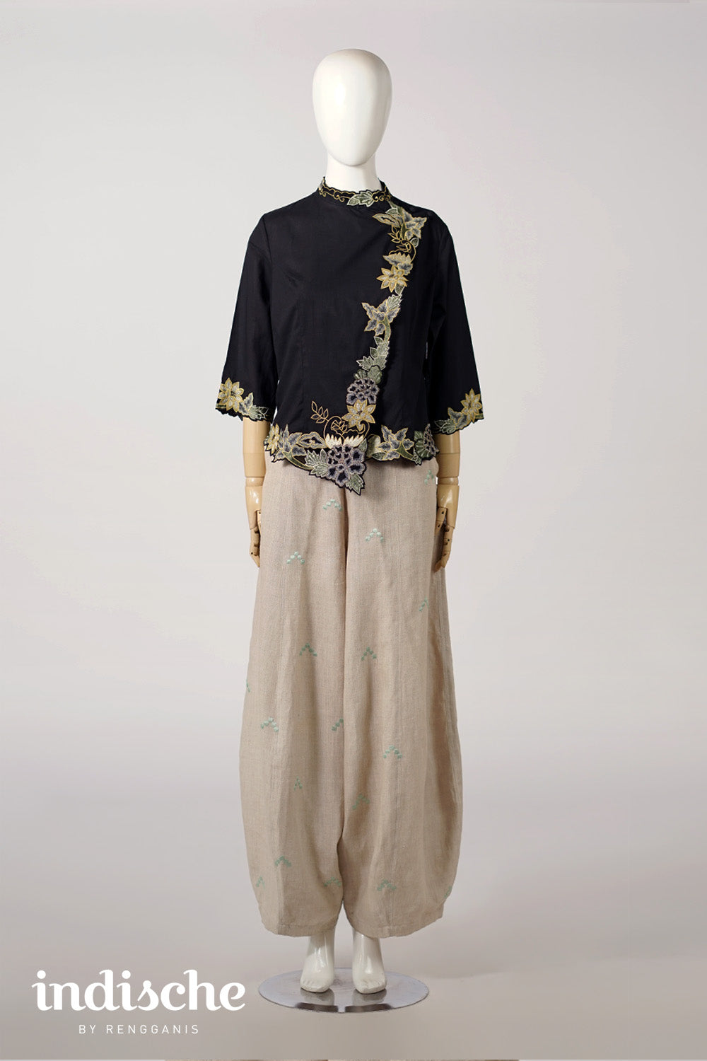 3/4 Sleeved Kebaya Beskap Peonies in Black