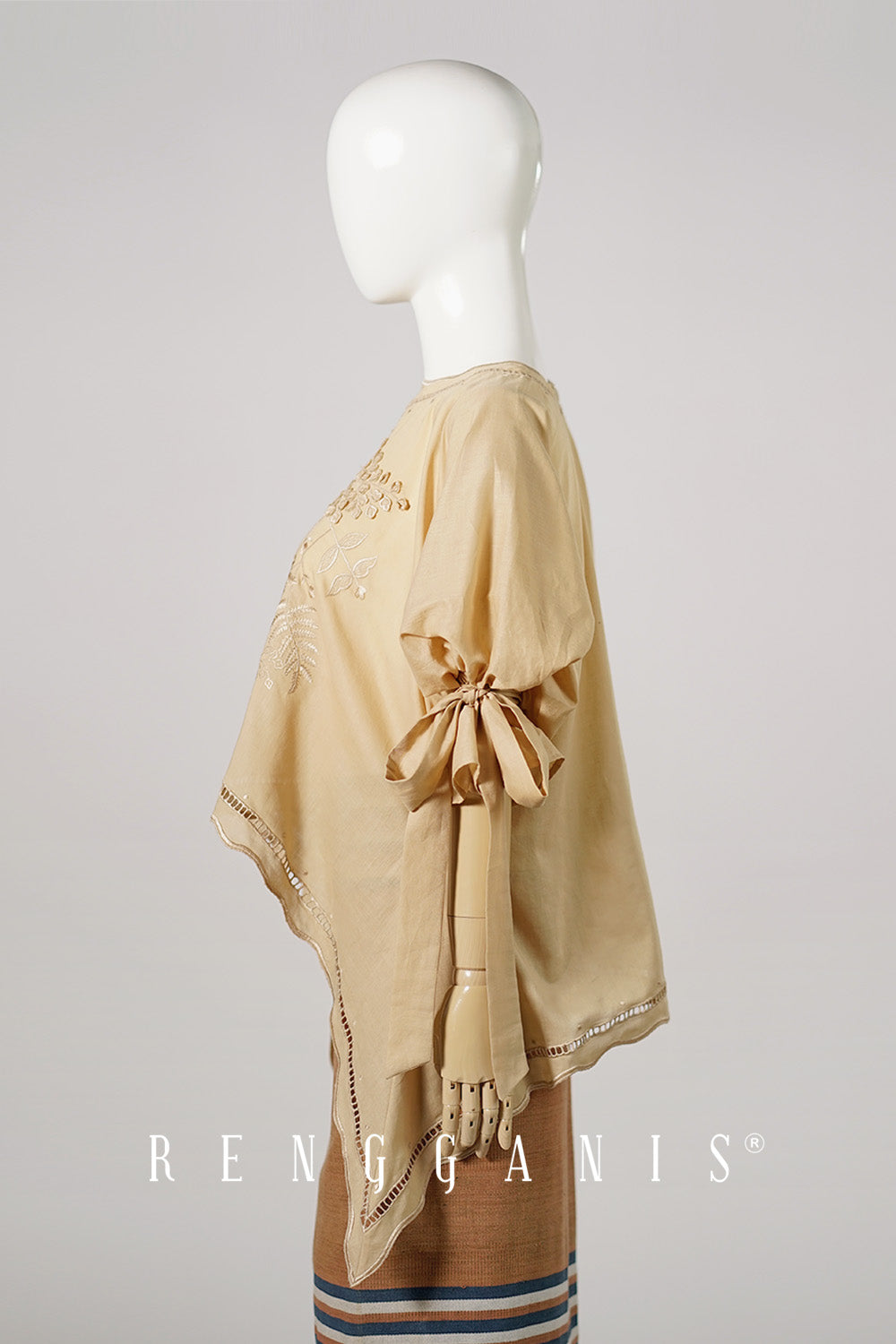 Garland with Small Neckline in Oat Brown