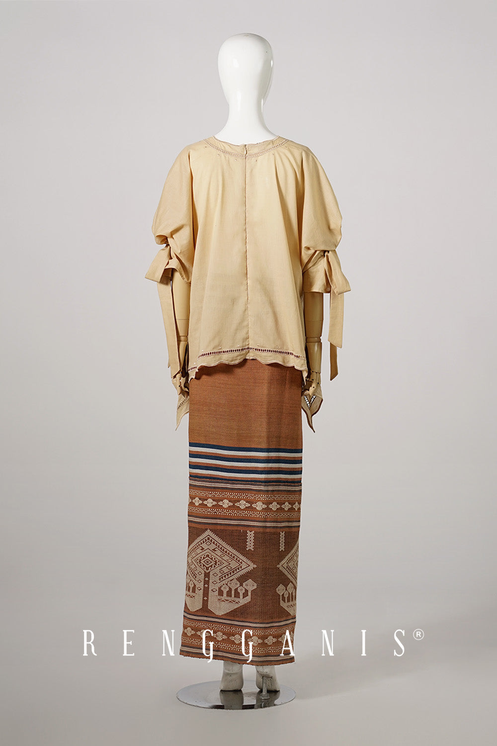 Garland with Small Neckline in Oat Brown