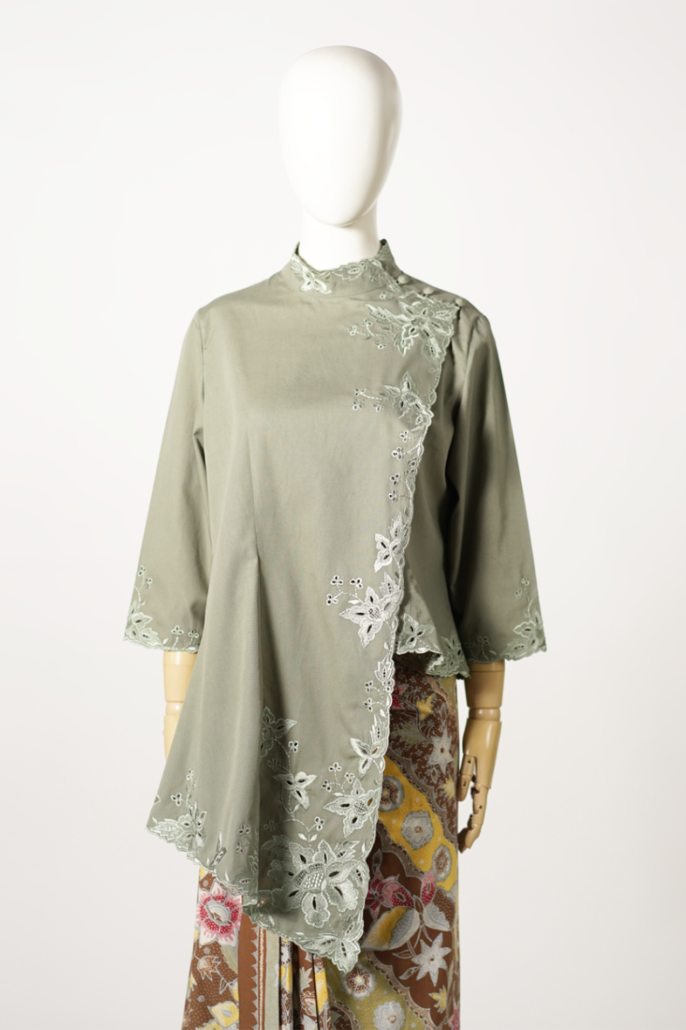 Long Kebaya Beskap with 3/4 Sleeves