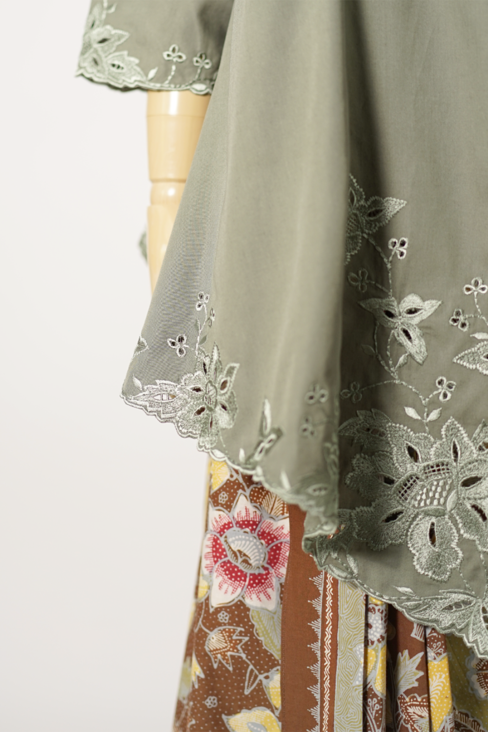Long Kebaya Beskap with 3/4 Sleeves