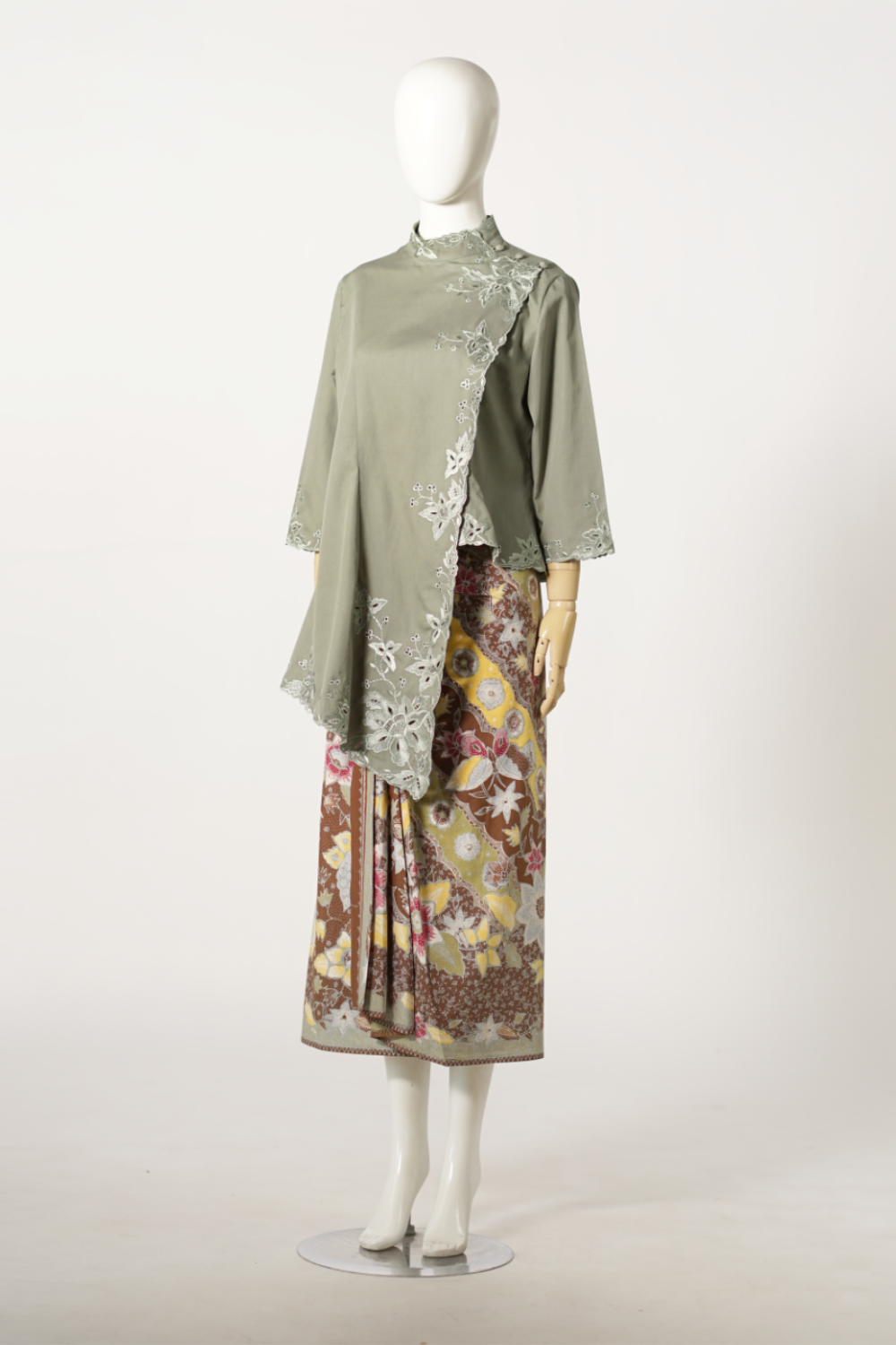 Long Kebaya Beskap with 3/4 Sleeves