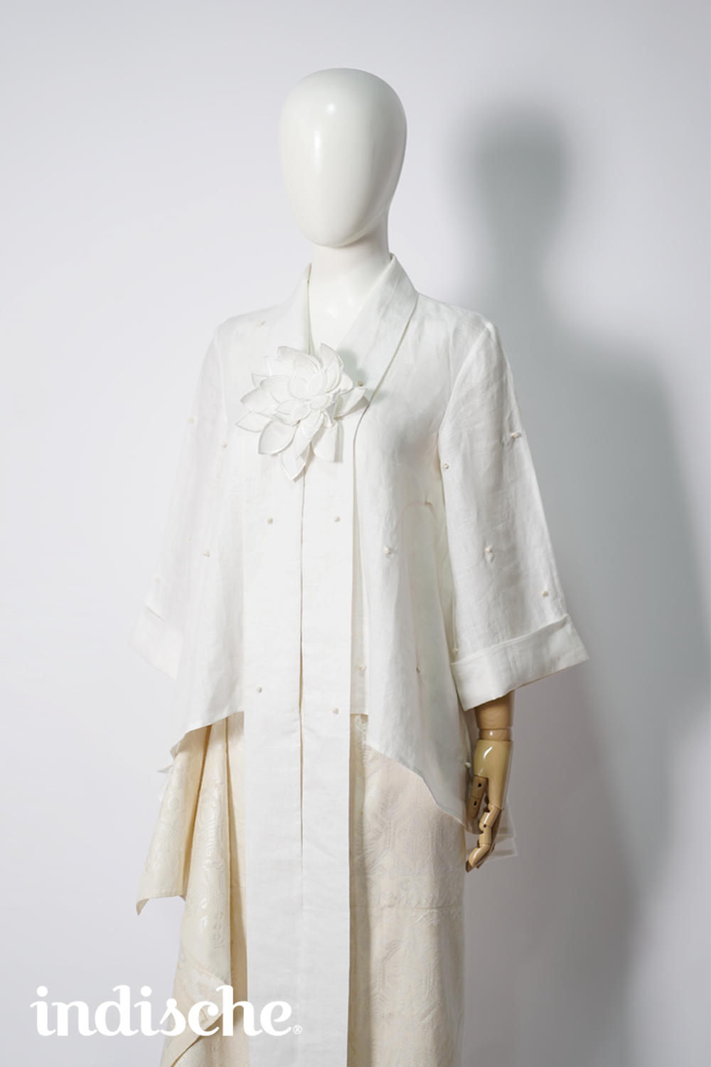 Kebaya Simpul Lotus