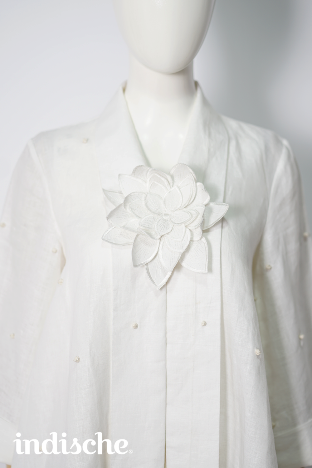 Kebaya Simpul Lotus