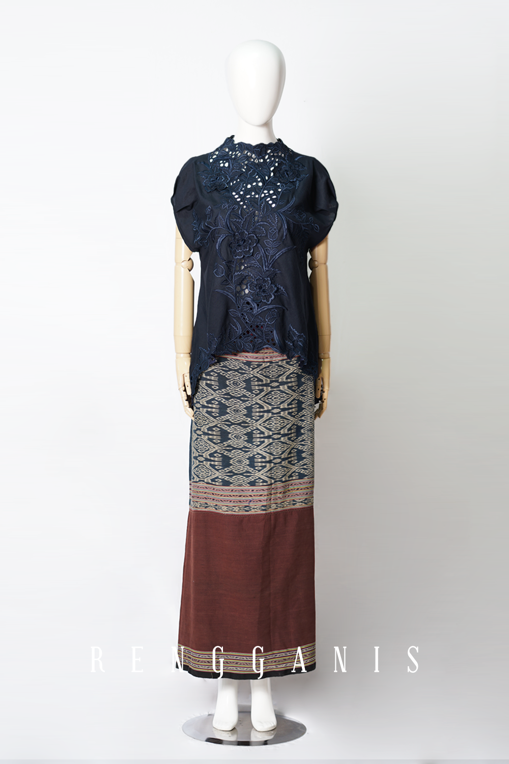 Gendis in Navy Blue