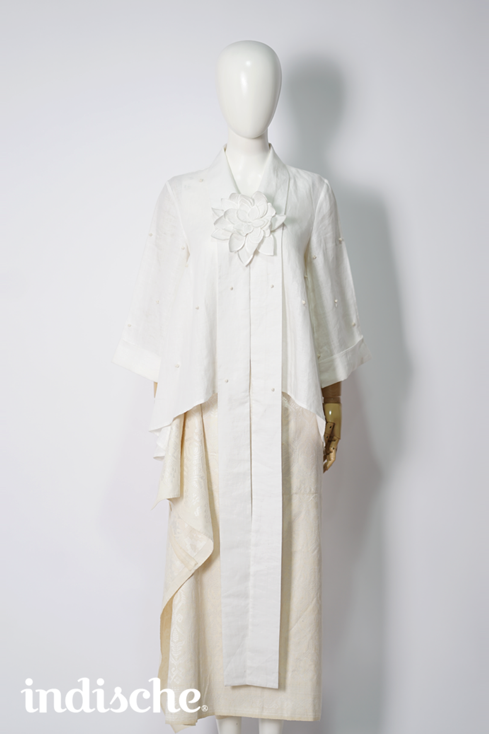 Kebaya Simpul Lotus