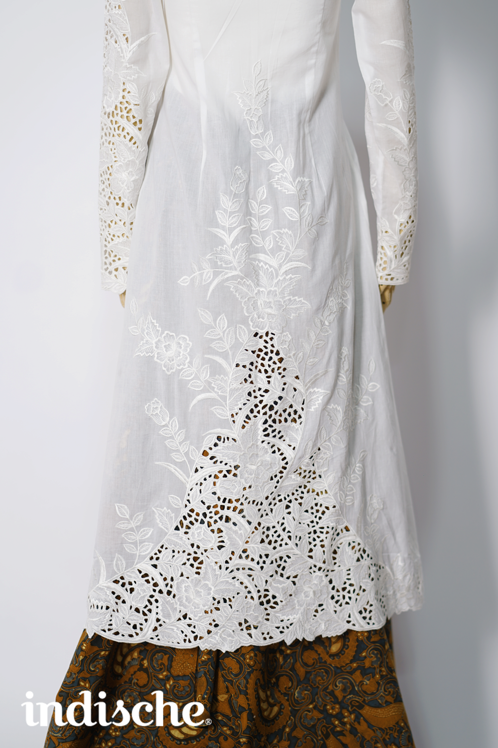 Gendis Long Kebaya