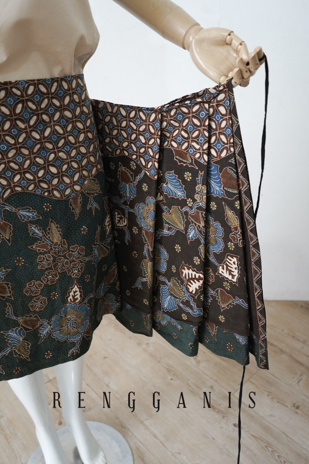 Uncut Batik Short Pleated Skirt