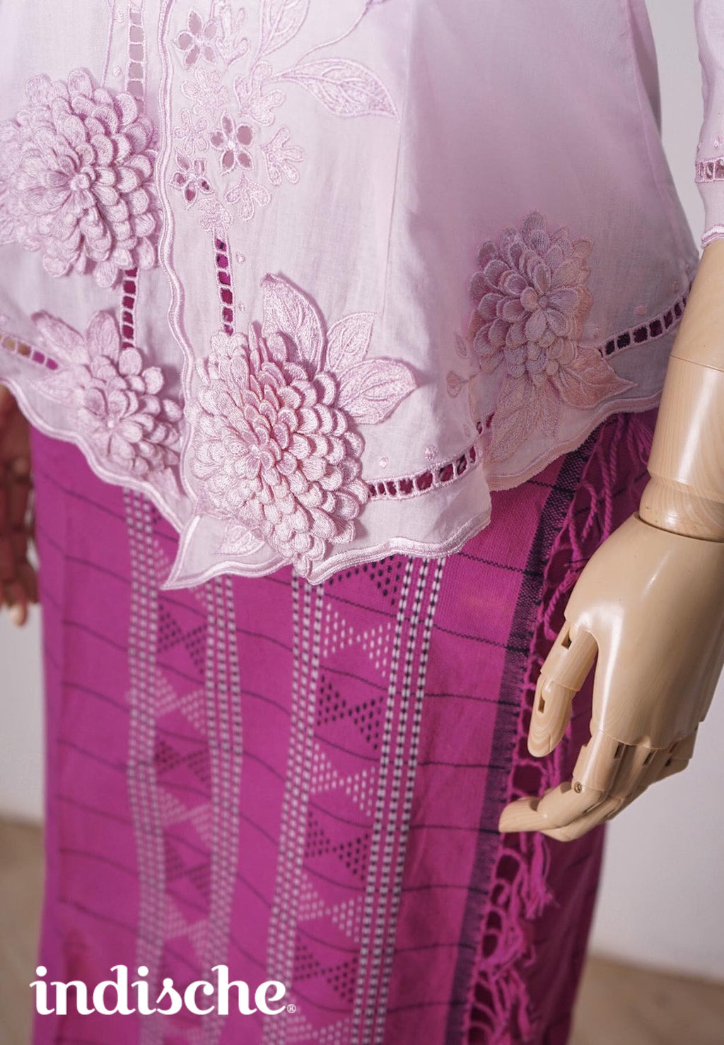 Kebaya Dahlia in Baby Pink