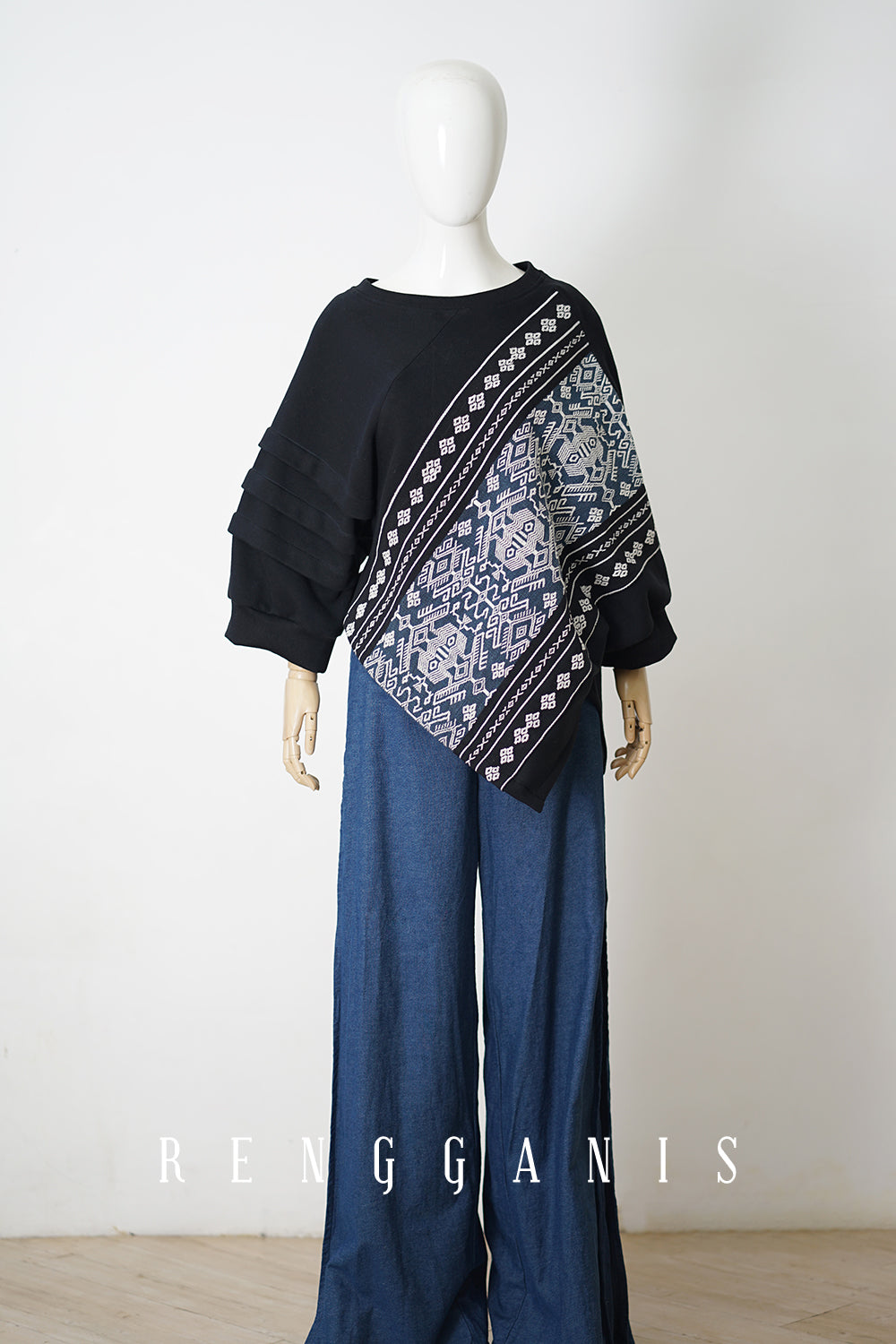 Pahikung Sweater