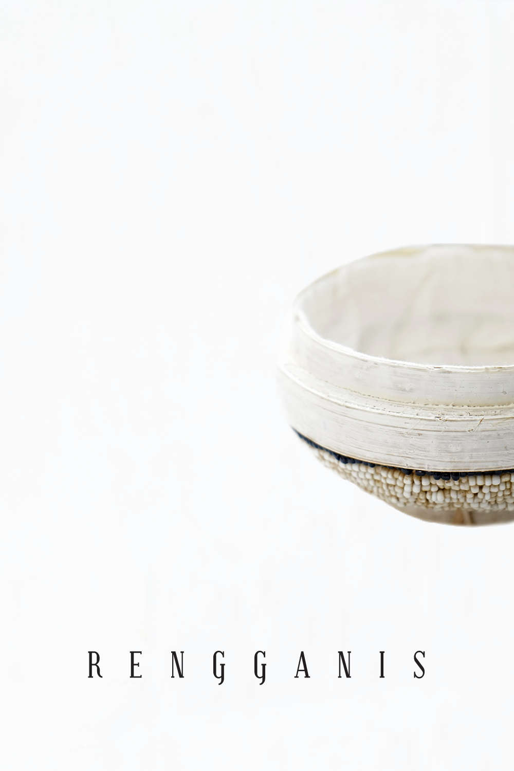 Besek Manik Creme Small Round