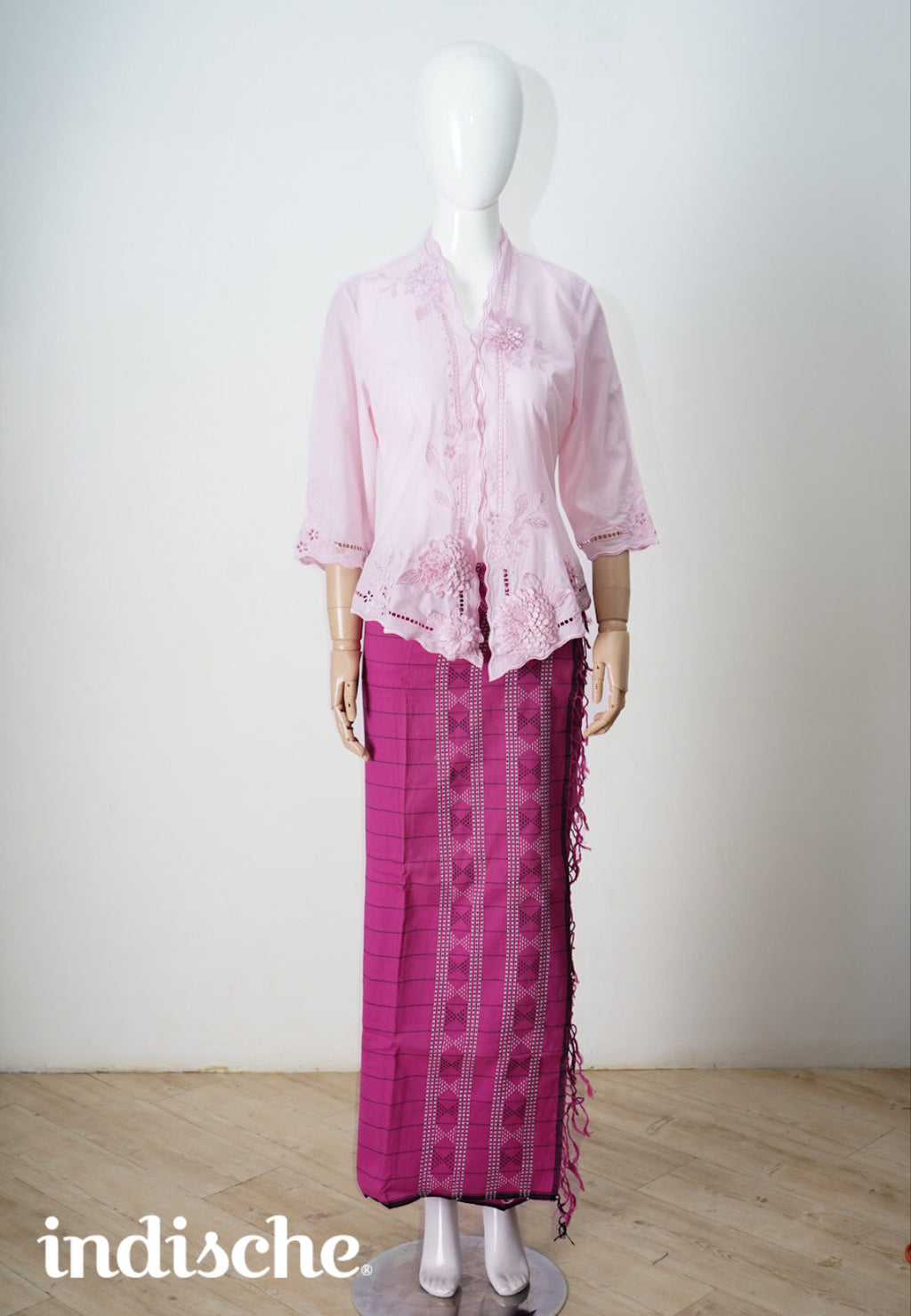 Kebaya Dahlia in Baby Pink