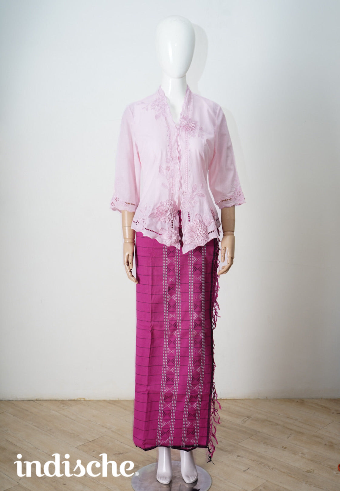 Kebaya Dahlia in Baby Pink