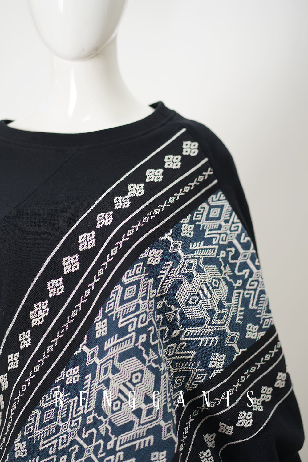 Pahikung Sweater
