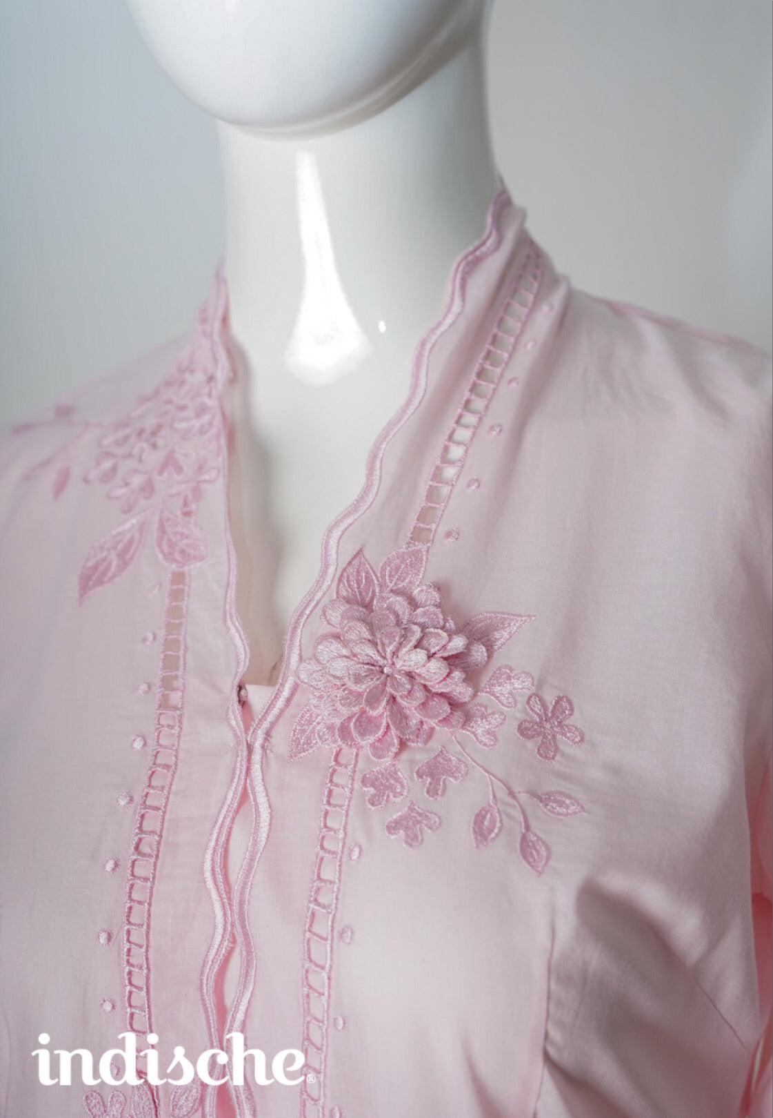 Kebaya Dahlia in Baby Pink