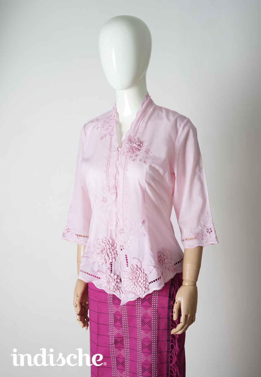 Kebaya Dahlia in Baby Pink
