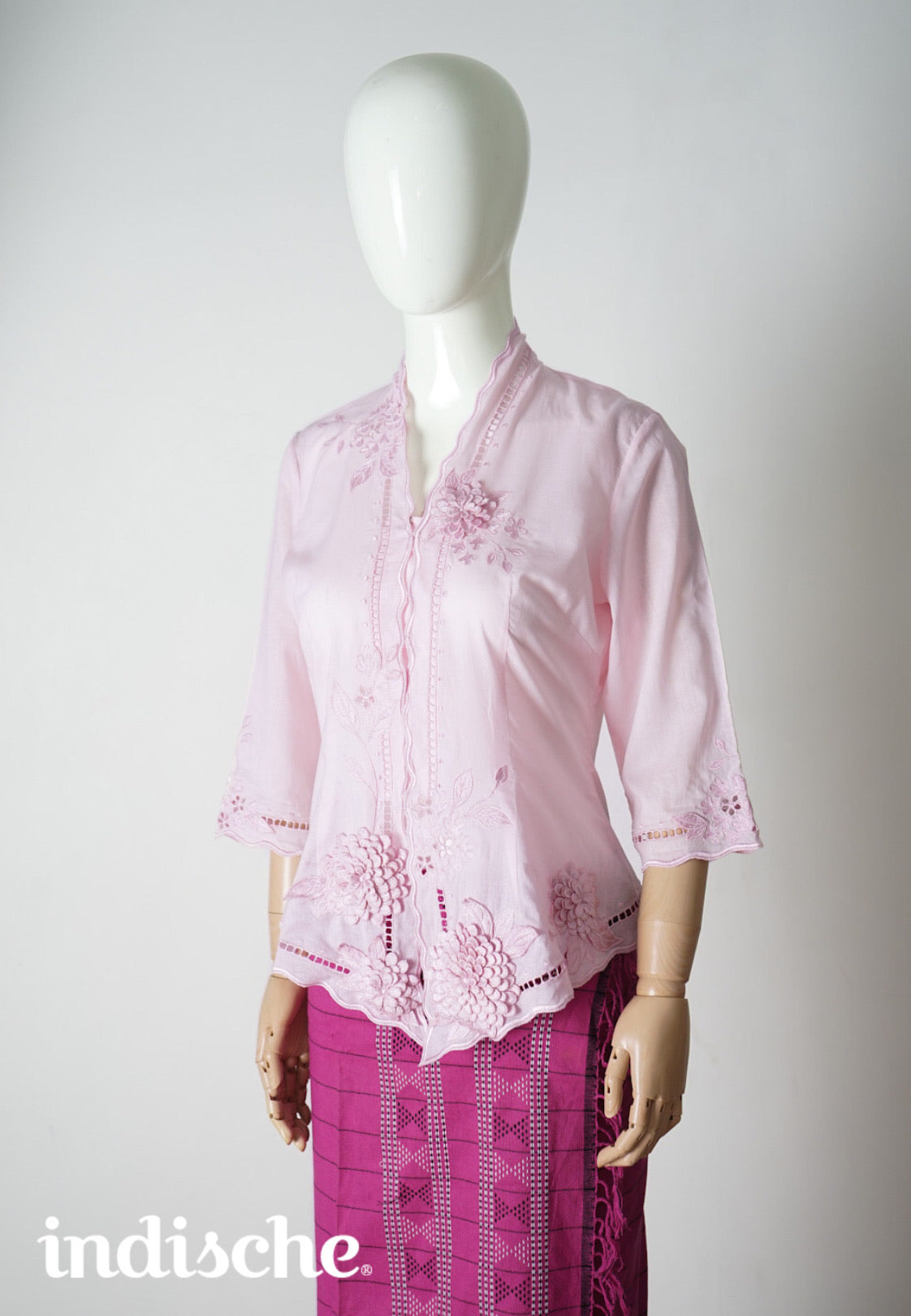 Kebaya Dahlia in Baby Pink