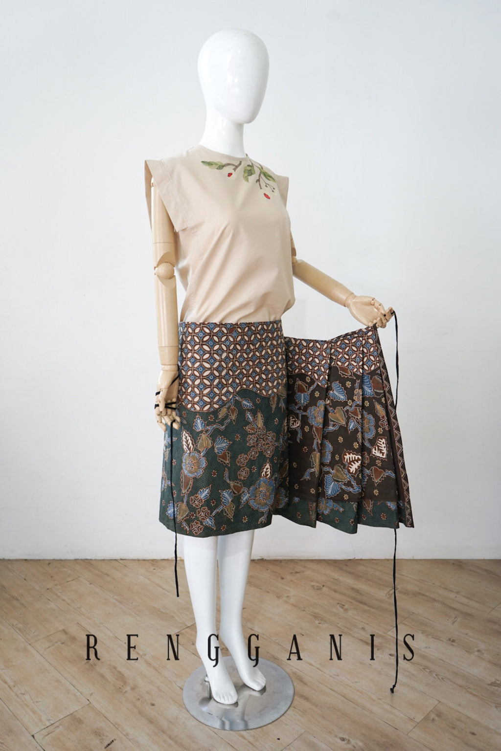 Uncut Batik Short Pleated Skirt