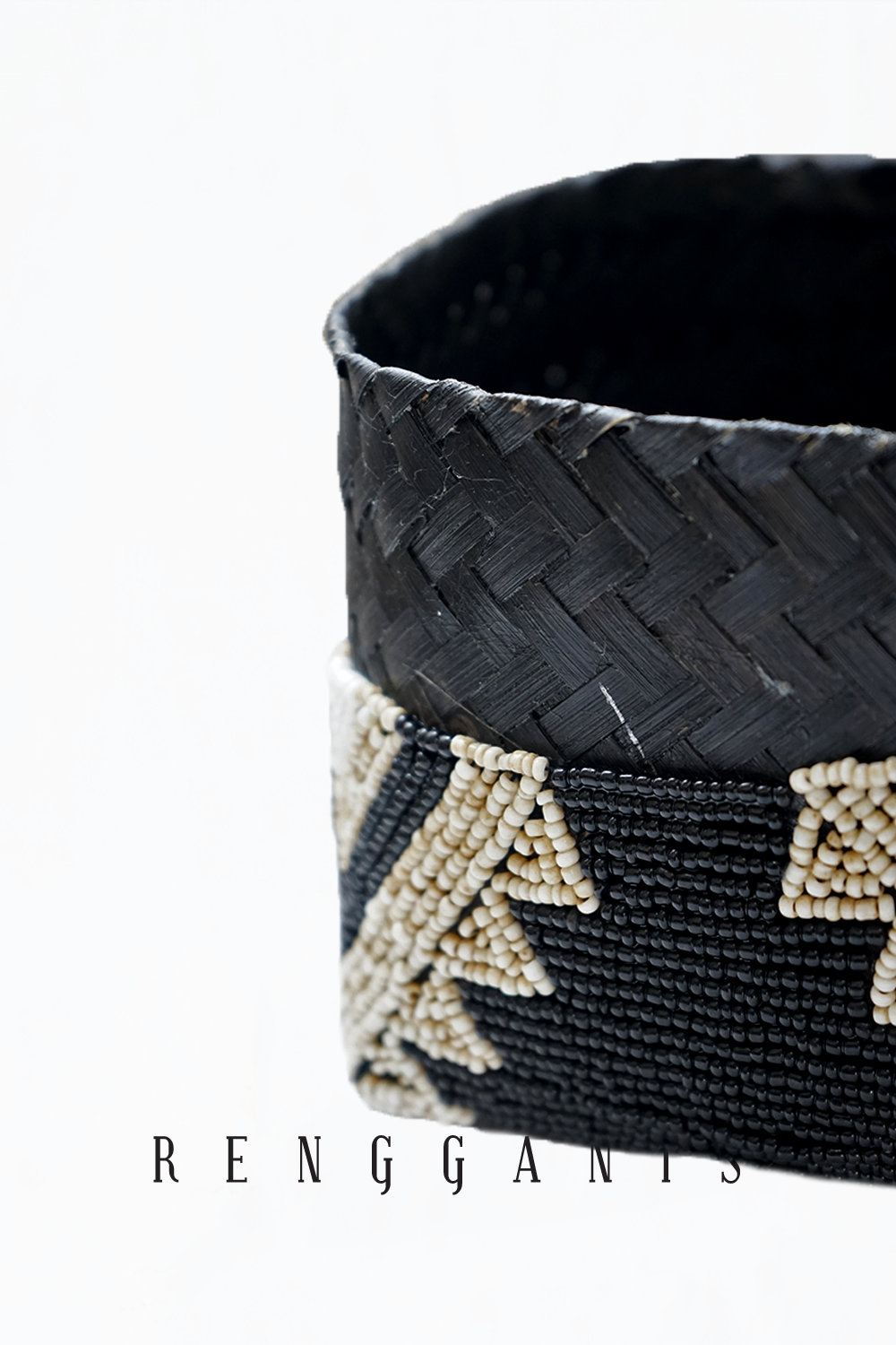 Besek Manik Black Medium Square