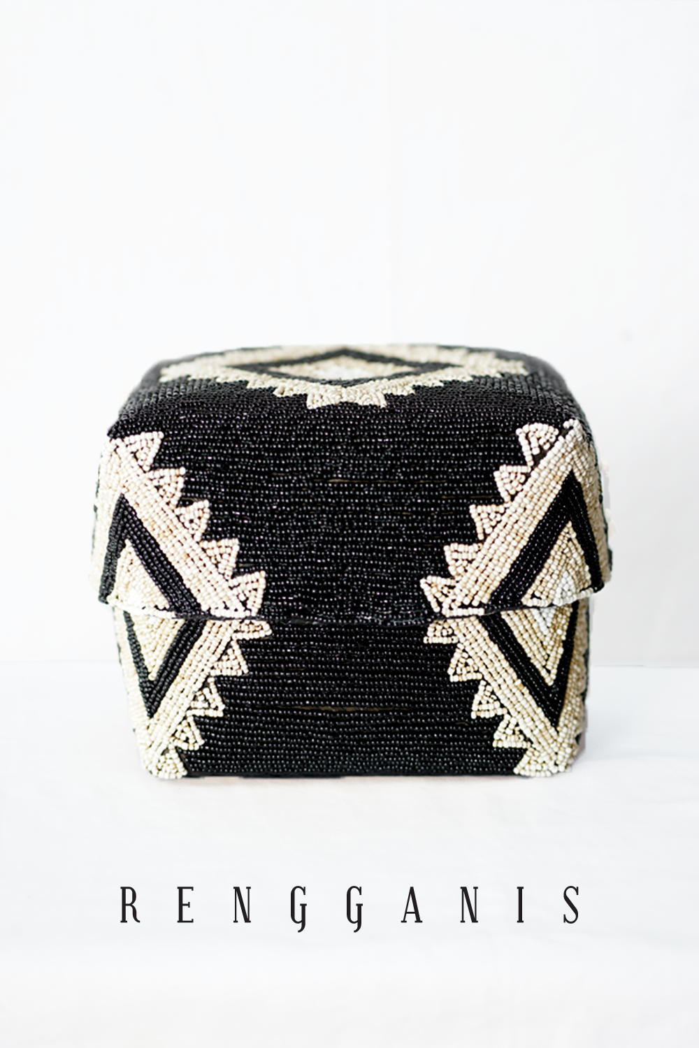 Besek Manik Black Large Square
