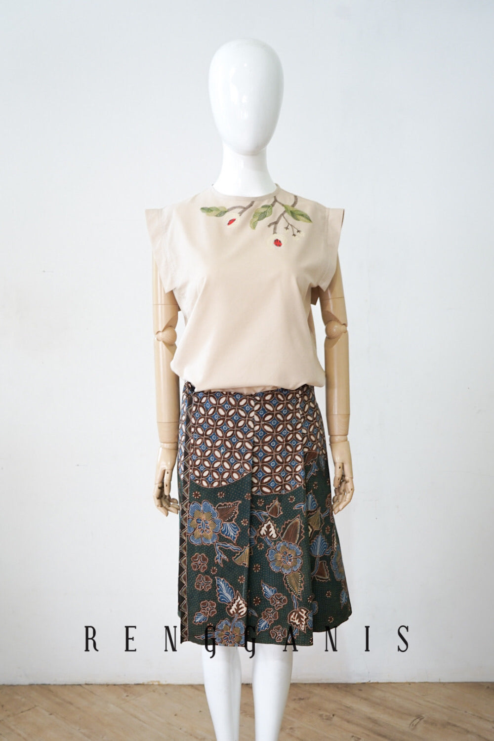 Uncut Batik Short Pleated Skirt
